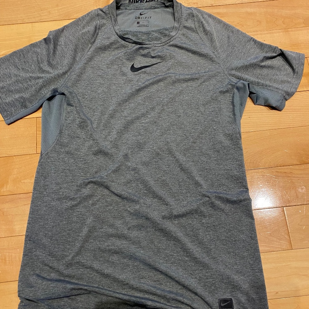 Nike Dri Fit T shirt - Men's small